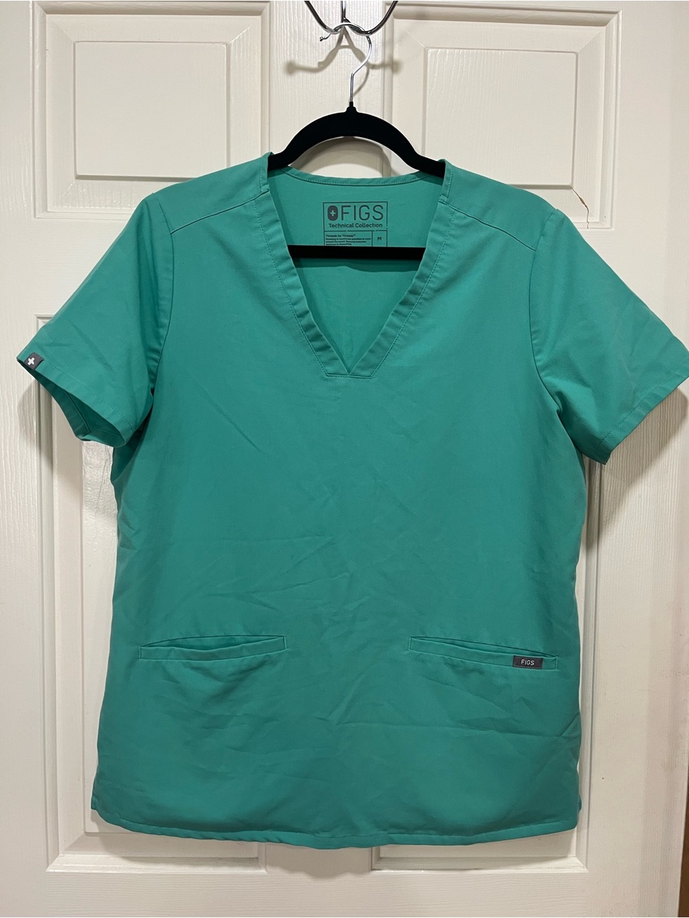 Figs Surgical Green Casma Scrub Top and Jogger Pants in size Medium - Picture 4 of 6